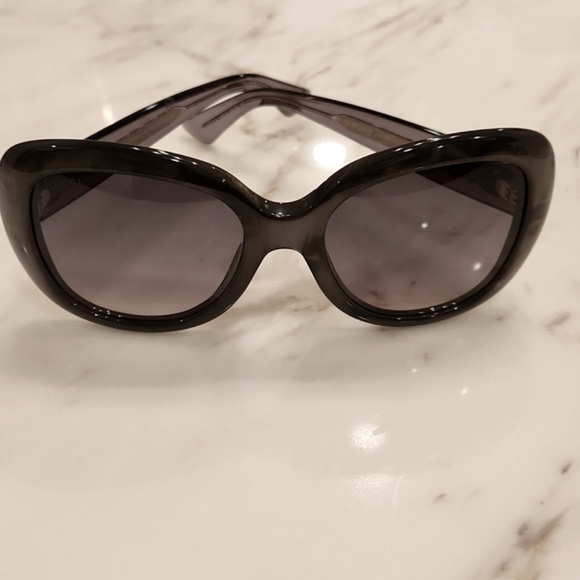 AUTHENTIC GUCCI SUNGLASSES - Picture 5 of 8
